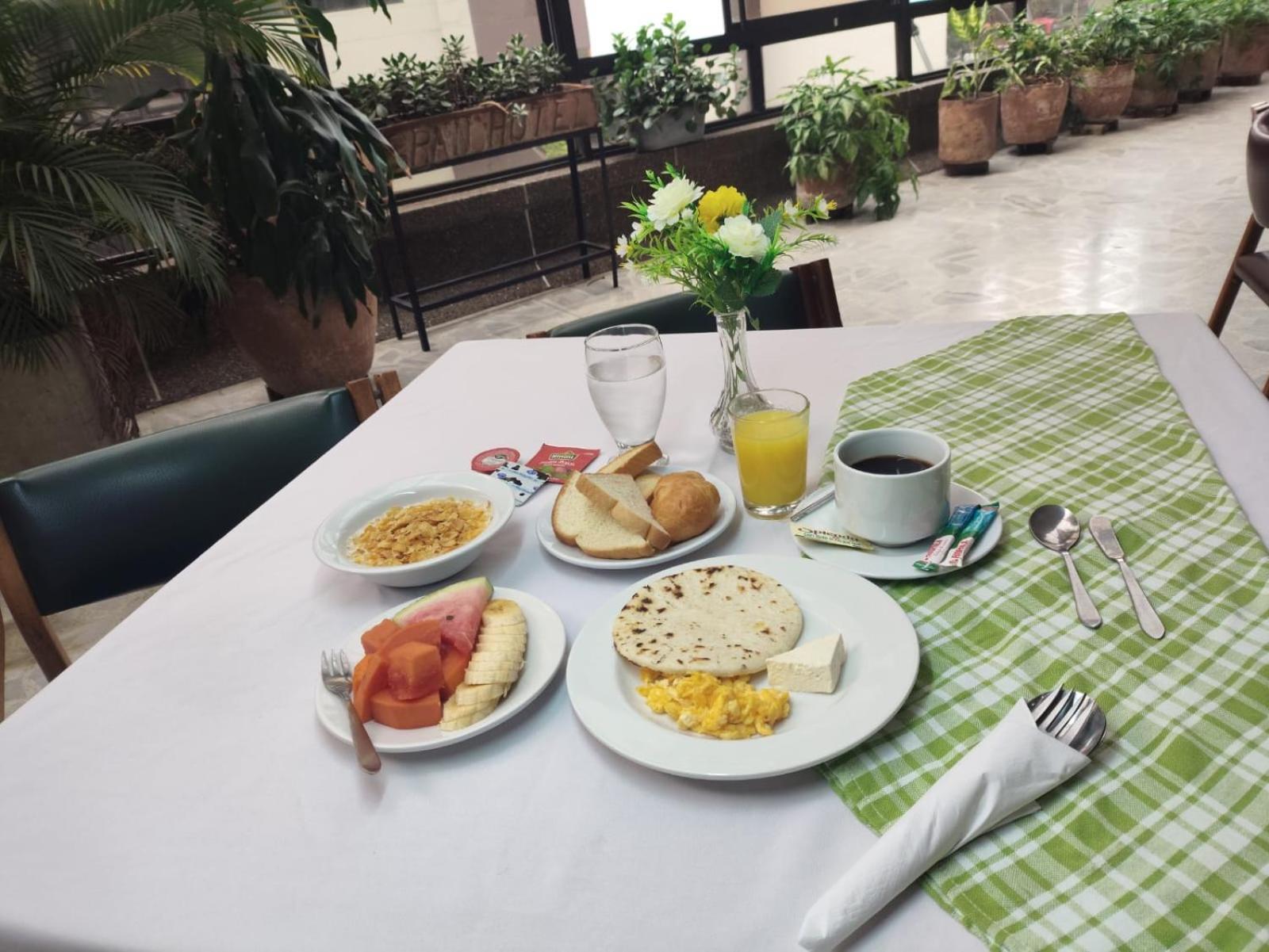 Gran Hotel Medellin Ngoại thất bức ảnh